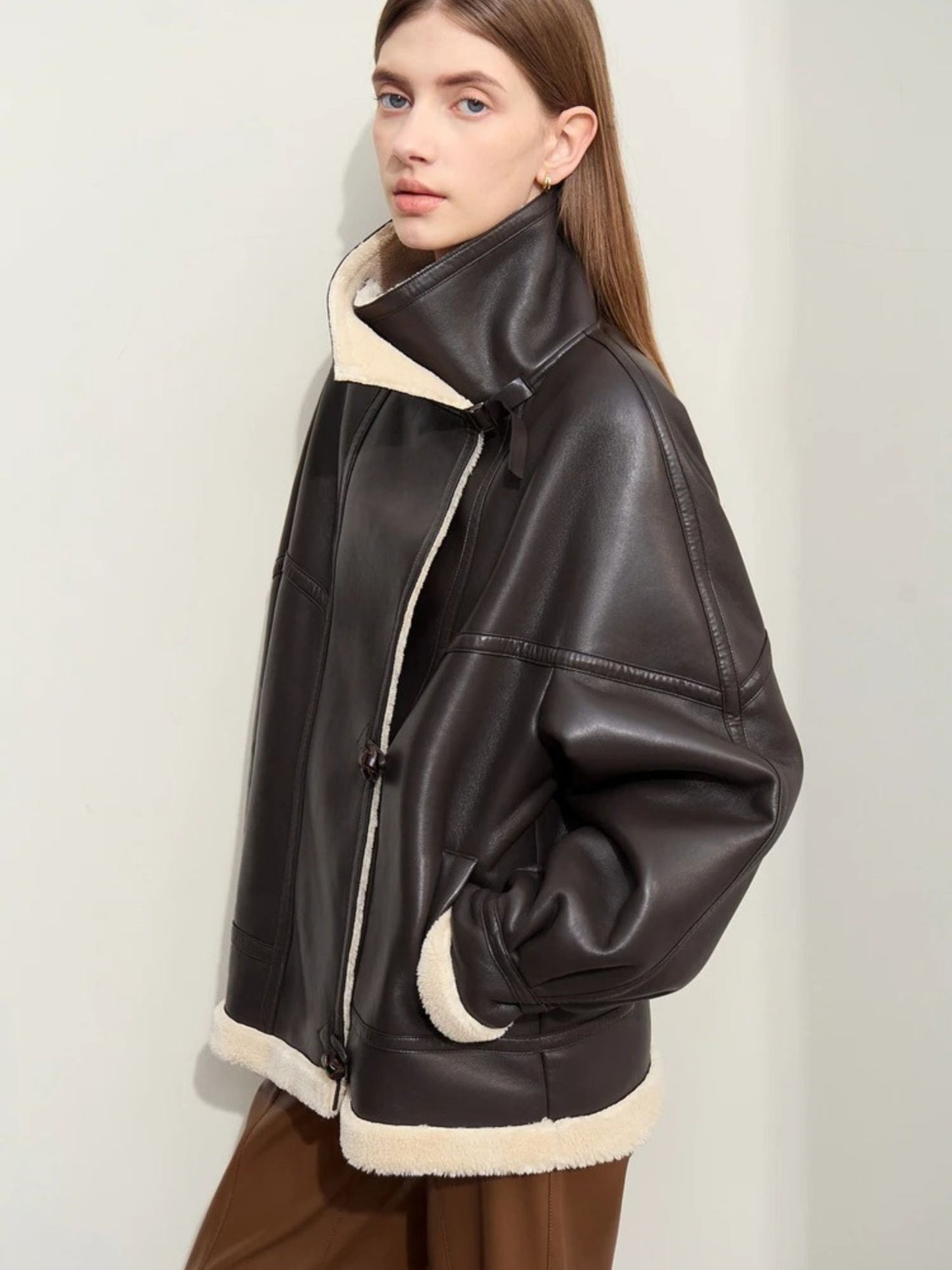 dicker Kunstlederjacke mit Shearling-Revers