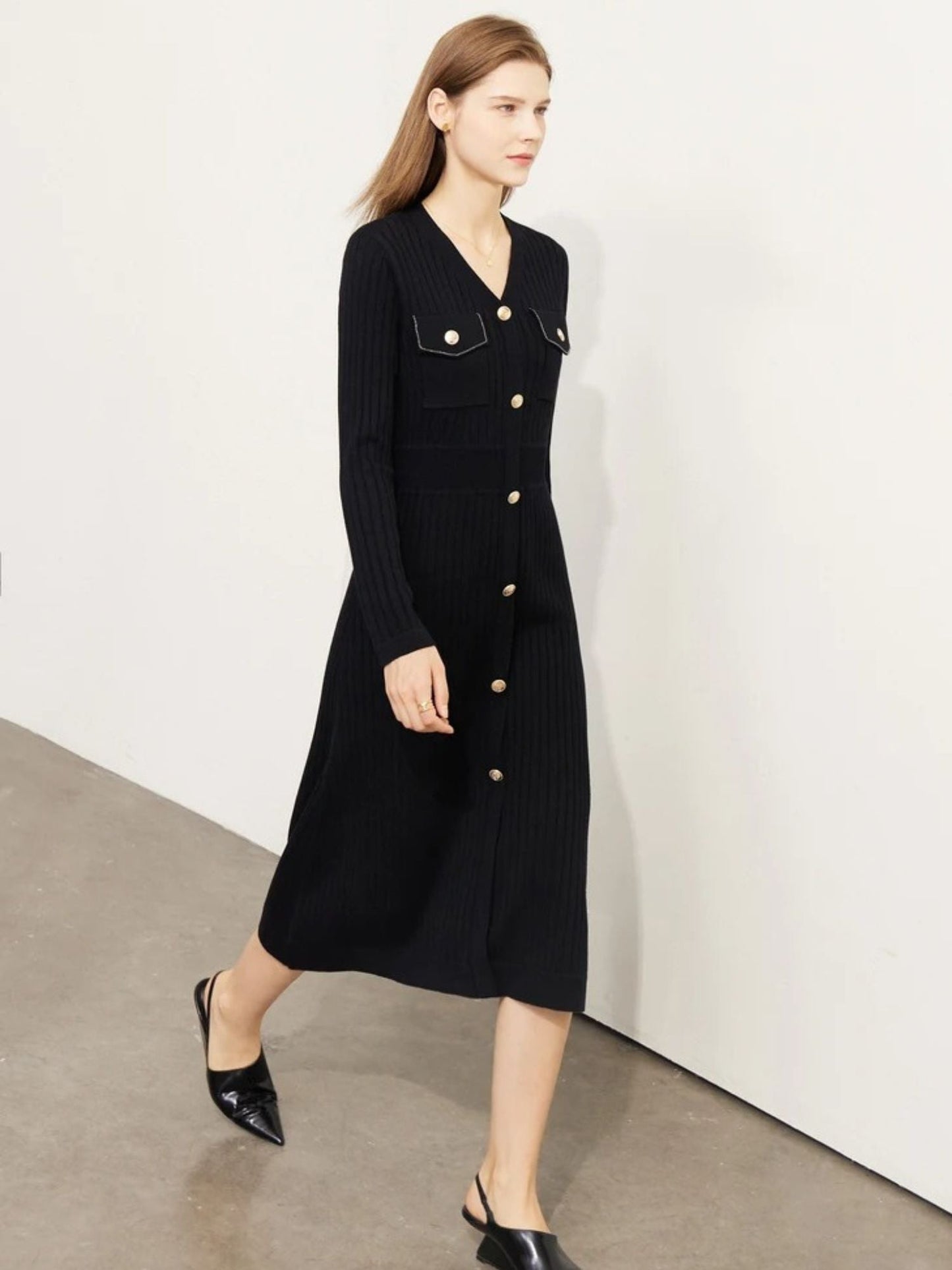 A-Linien Strickkleid mit V-Ausschnitt und Knopfdetails