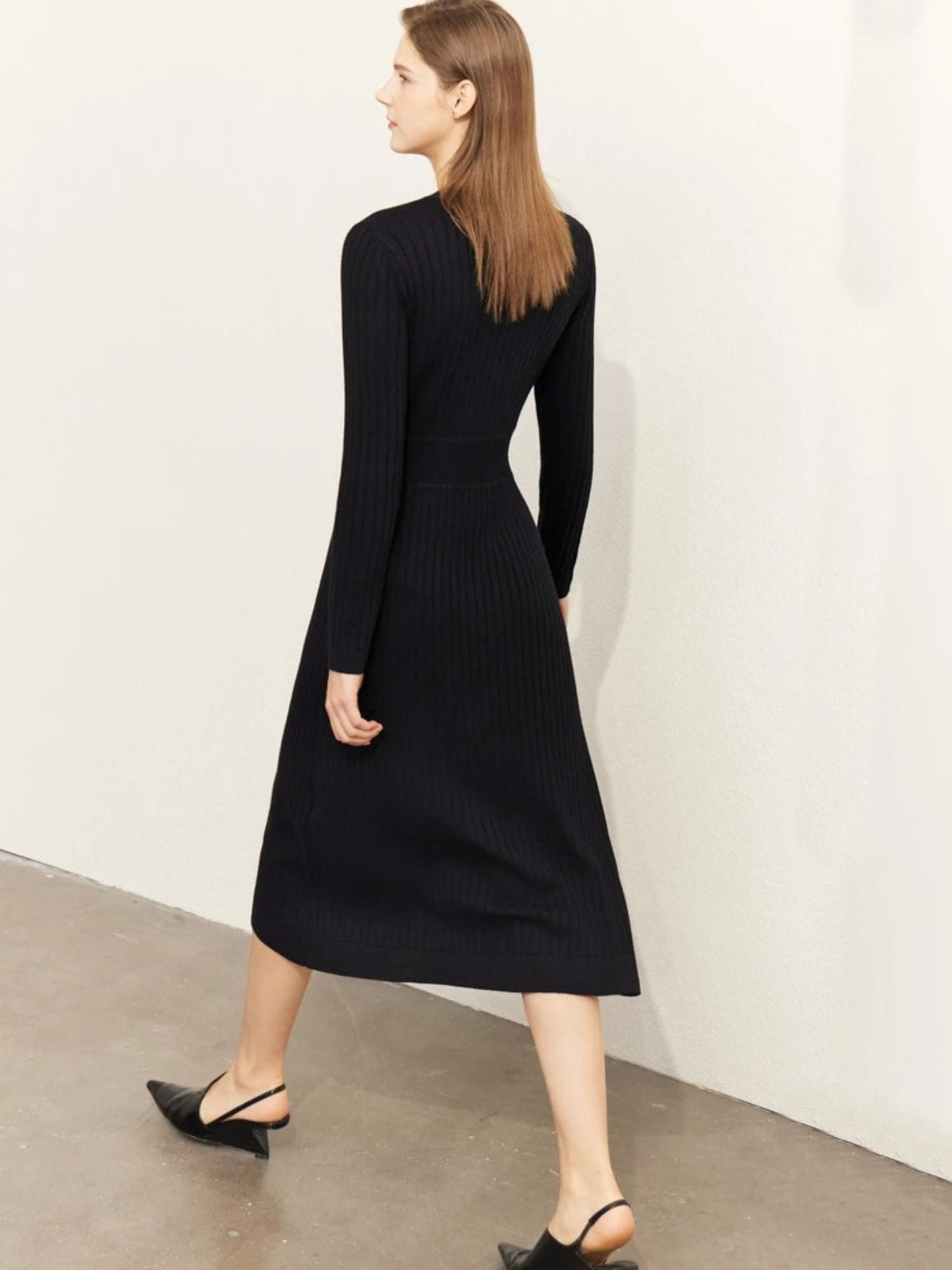 A-Linien Strickkleid mit V-Ausschnitt und Knopfdetails