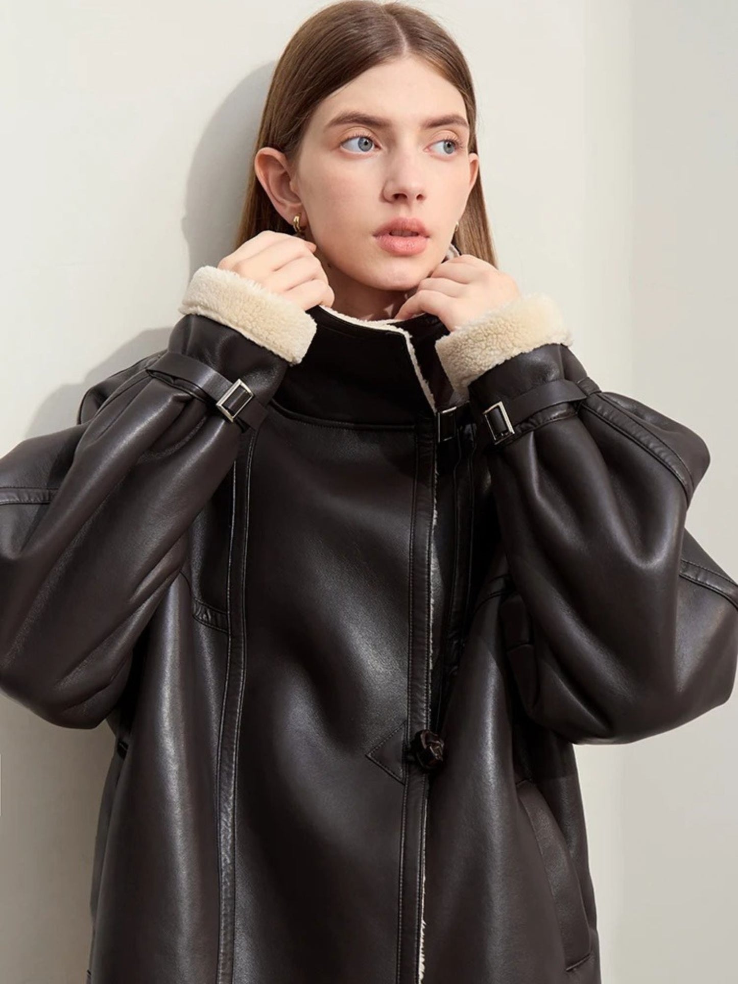 dicker Kunstlederjacke mit Shearling-Revers