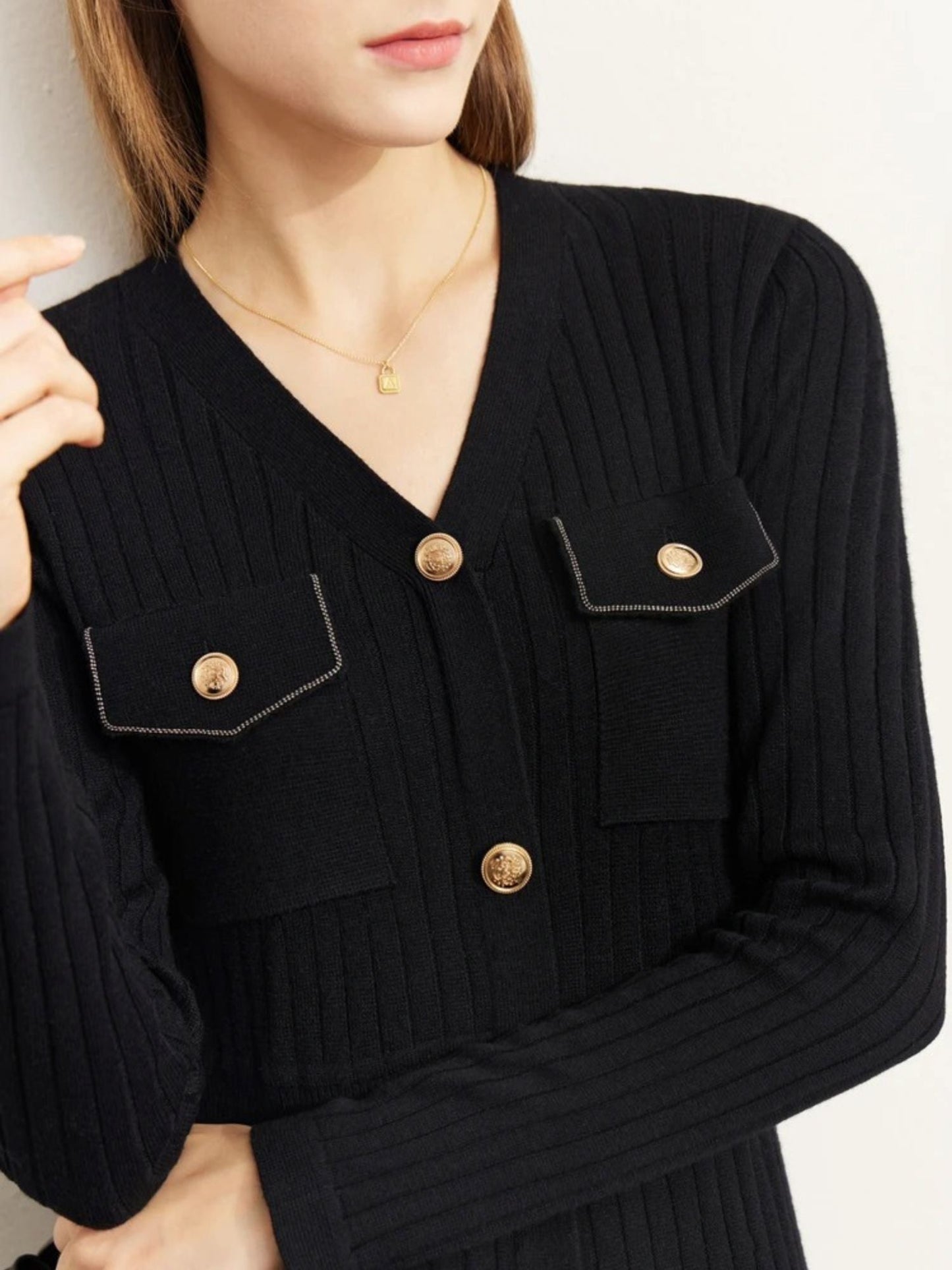 A-Linien Strickkleid mit V-Ausschnitt und Knopfdetails