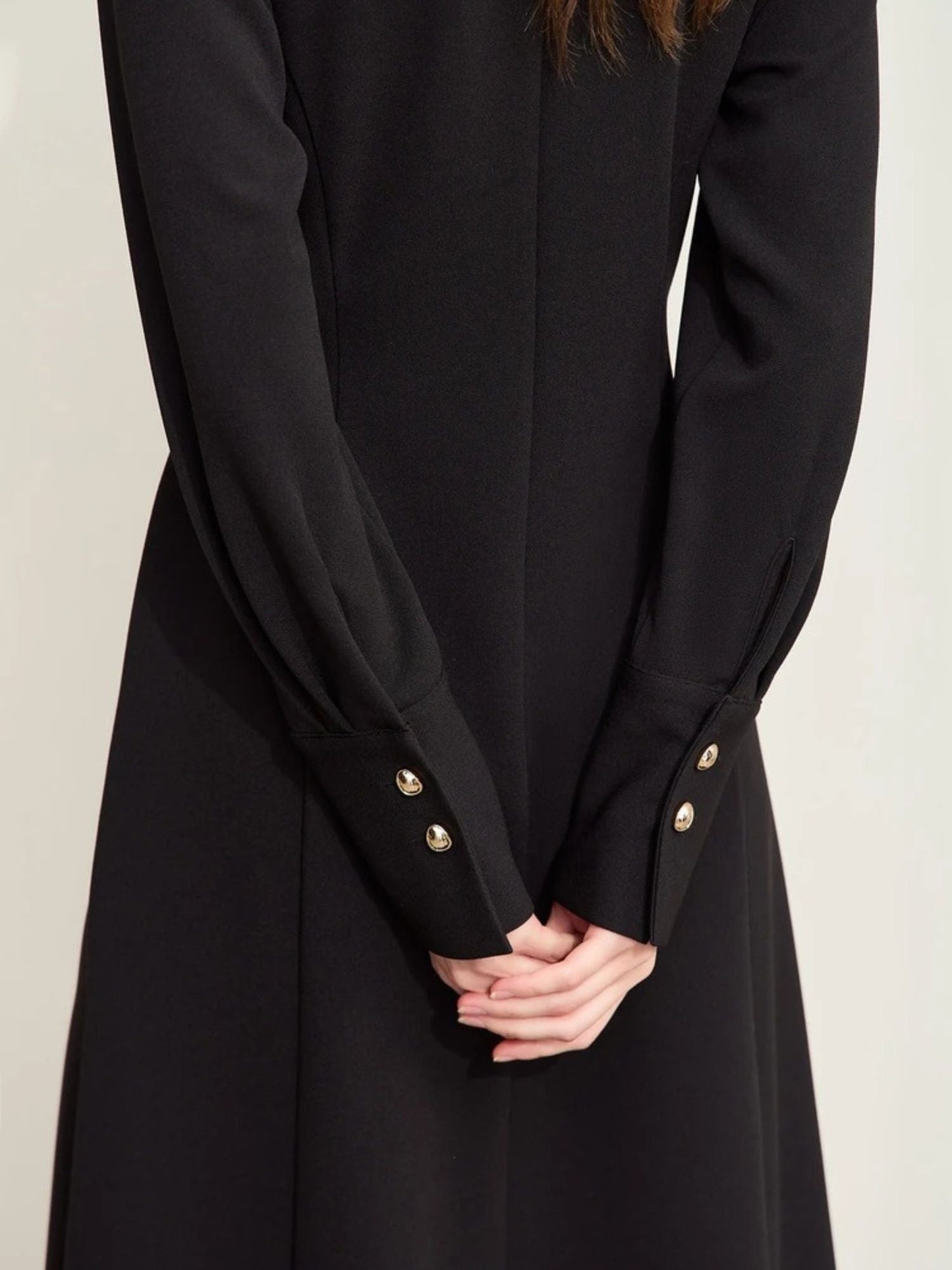 V-Ausschnitt Mid-Calf Kleid mit Umschlagärmeln