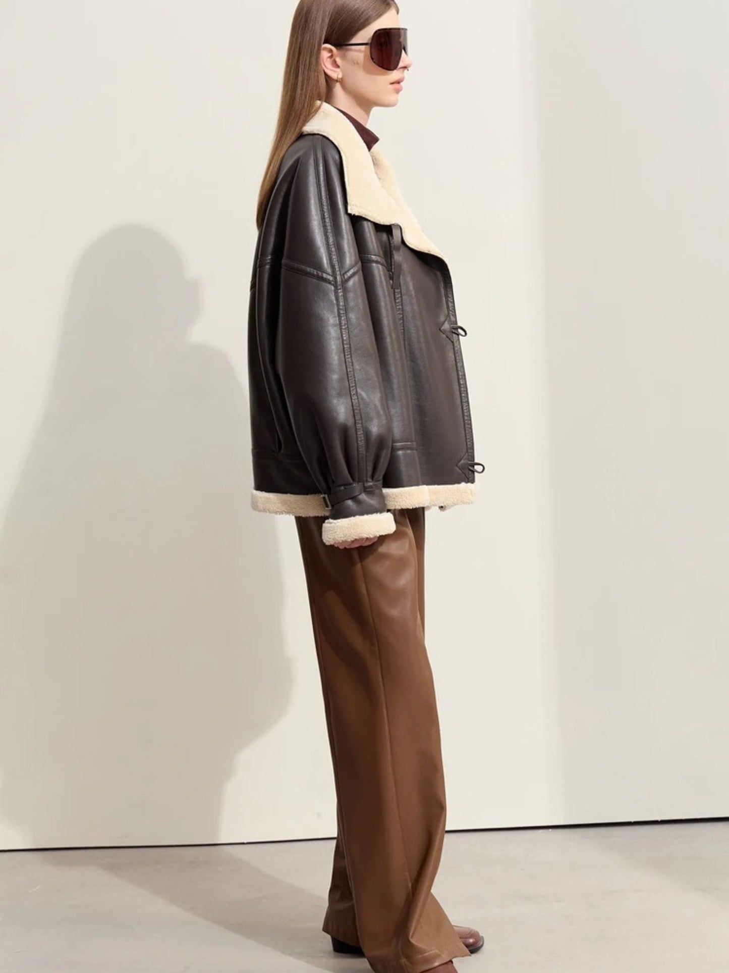 dicker Kunstlederjacke mit Shearling-Revers