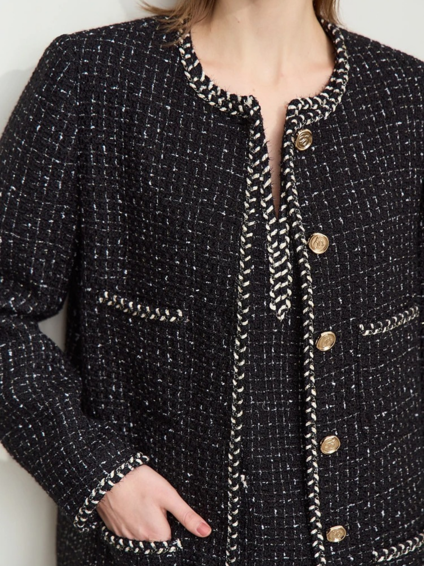 Wolljacke aus Tweed mit Riemchendetails