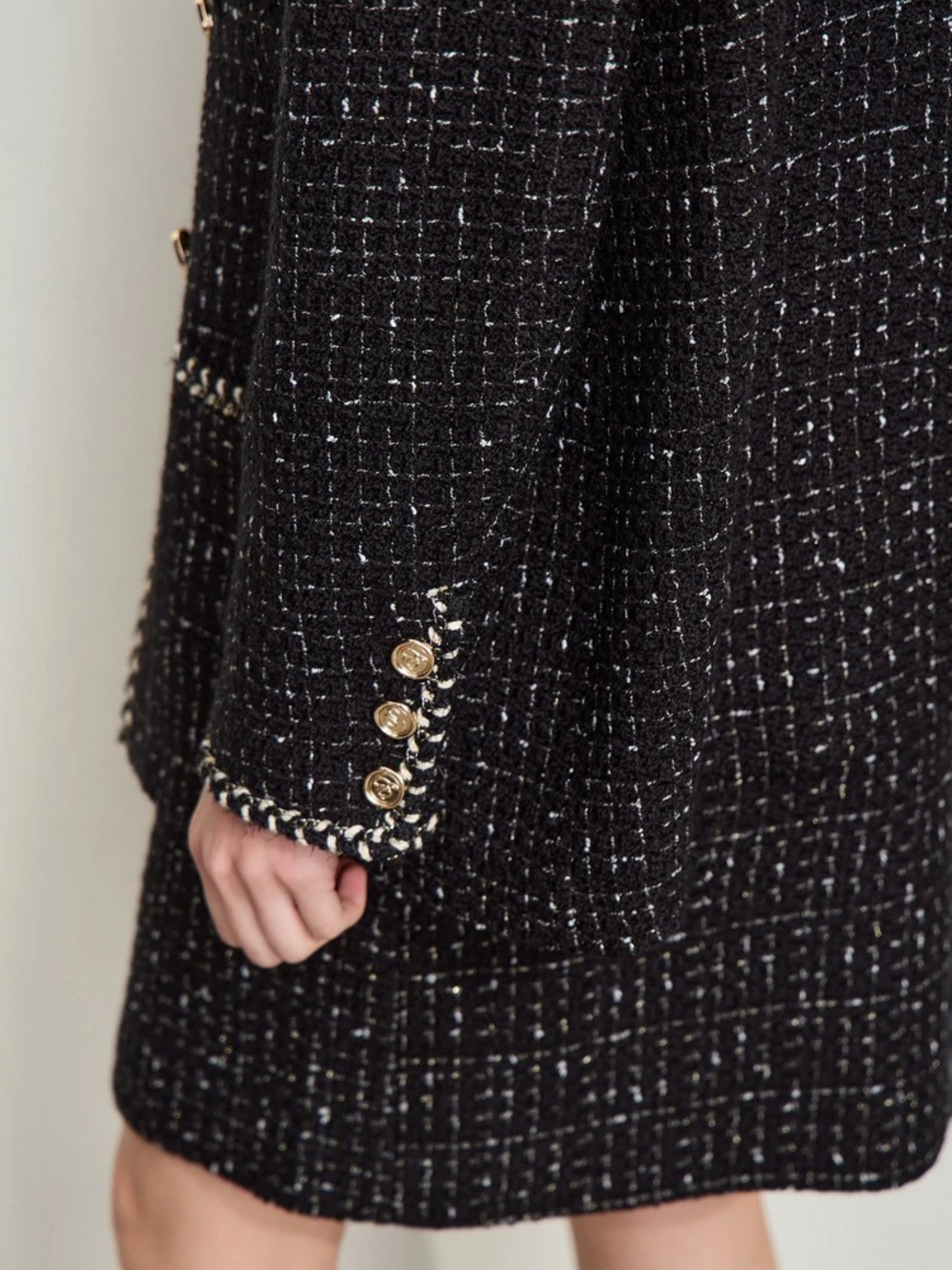 Wolljacke aus Tweed mit Riemchendetails