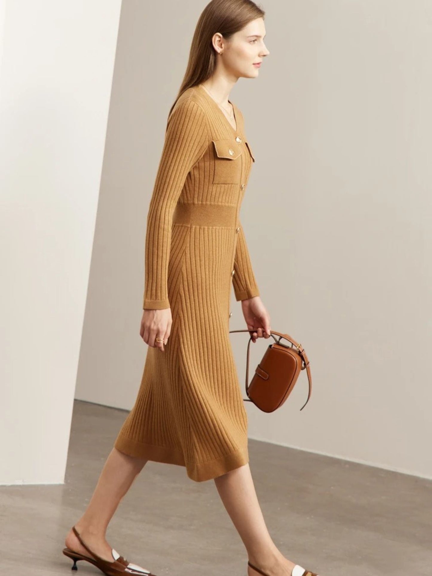 A-Linien Strickkleid mit V-Ausschnitt und Knopfdetails