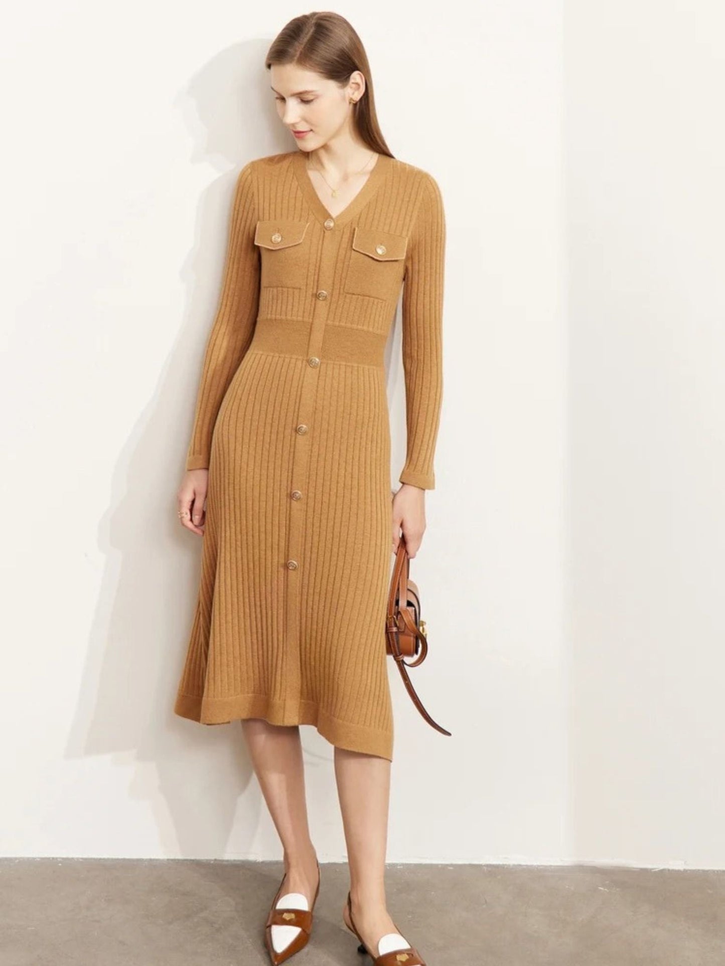 A-Linien Strickkleid mit V-Ausschnitt und Knopfdetails