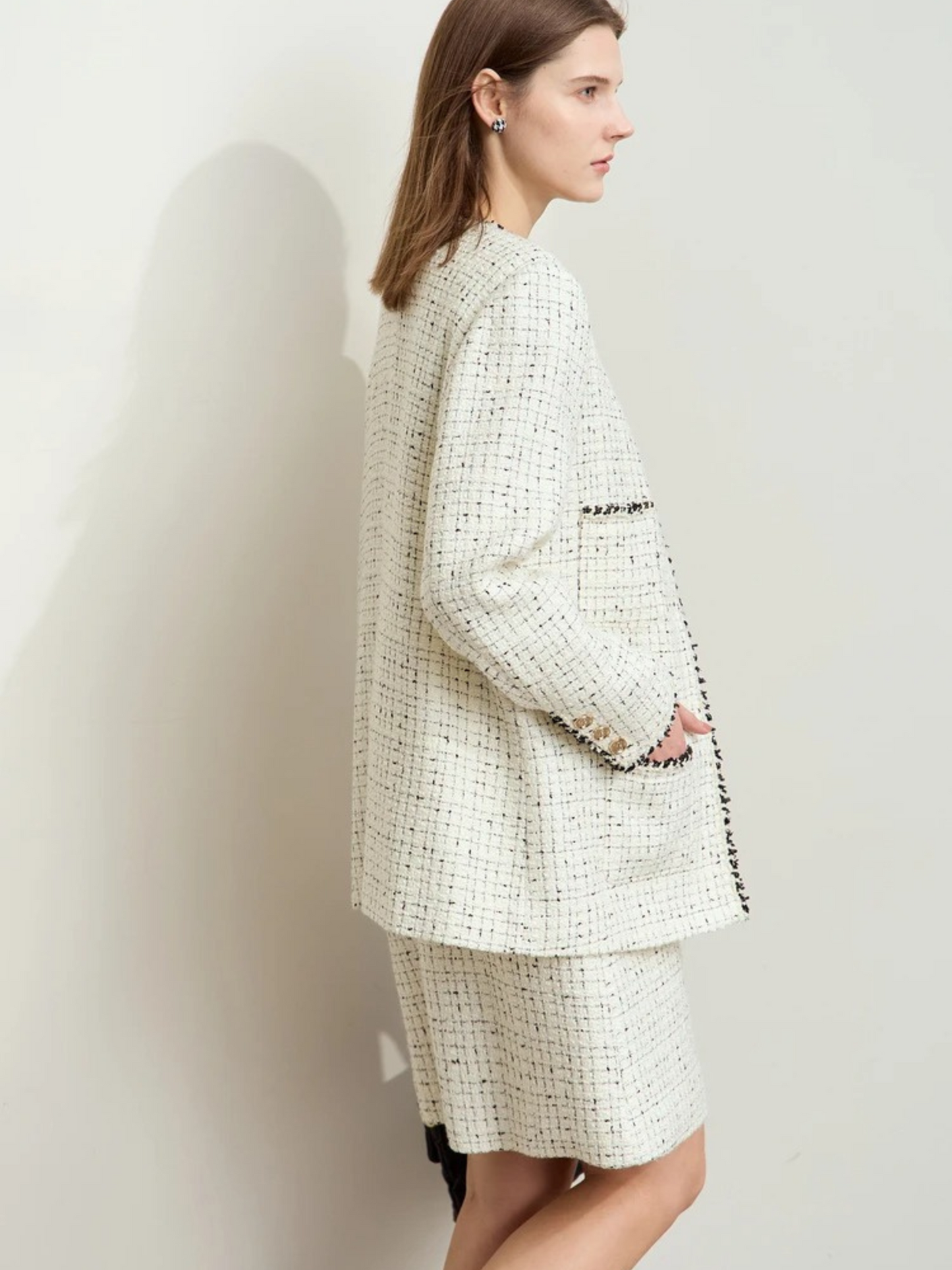 Wolljacke aus Tweed mit Riemchendetails