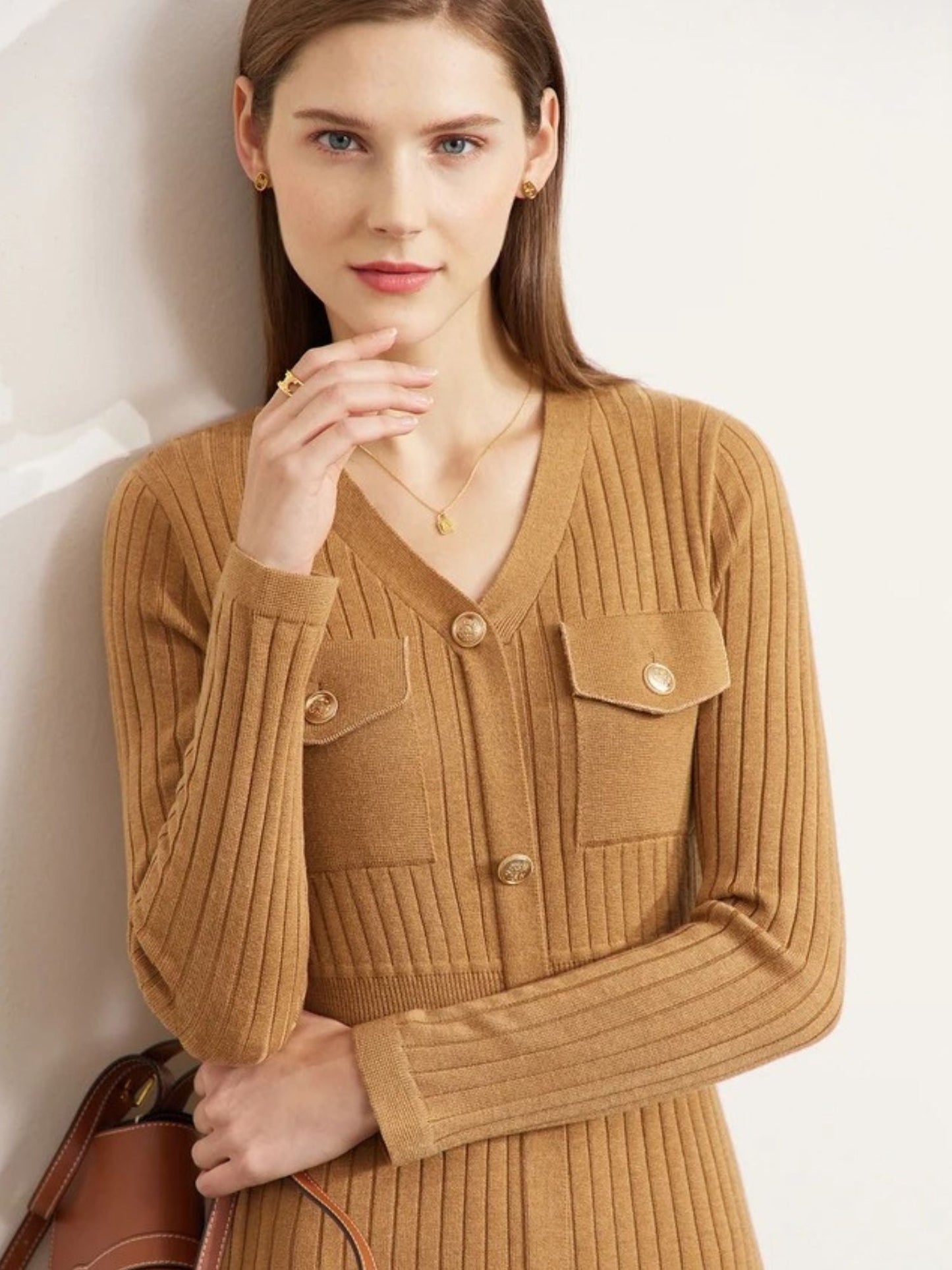 A-Linien Strickkleid mit V-Ausschnitt und Knopfdetails
