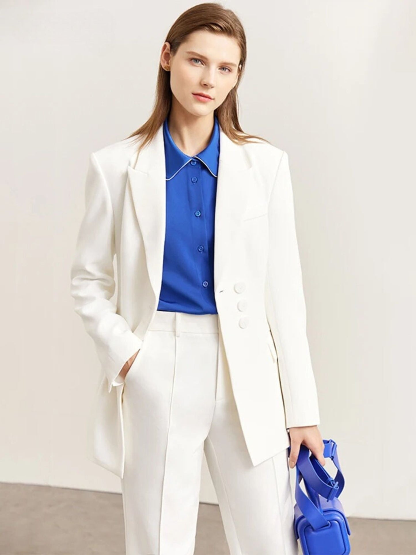 Minimalistischer Blazer- und hoch taillierter, schmal zulaufender Hosen-Set