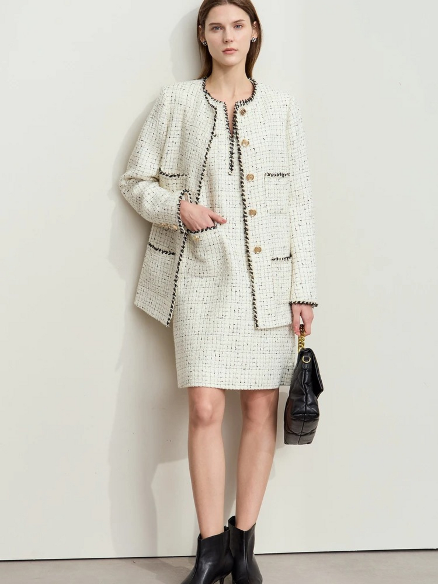 Wolljacke aus Tweed mit Riemchendetails